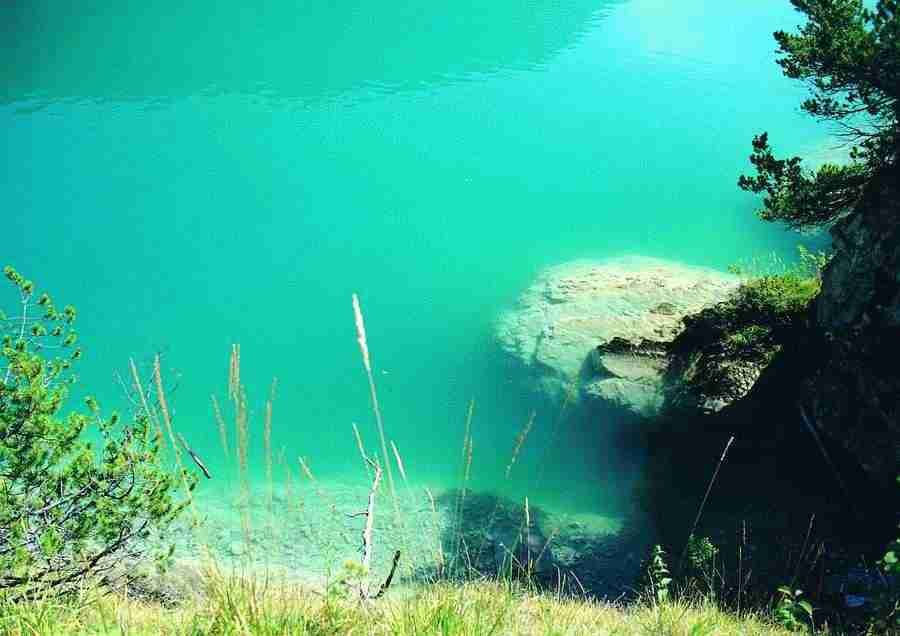 Mountains - BackArts ></a>
<script language=JavaScript> 
  var txt = 