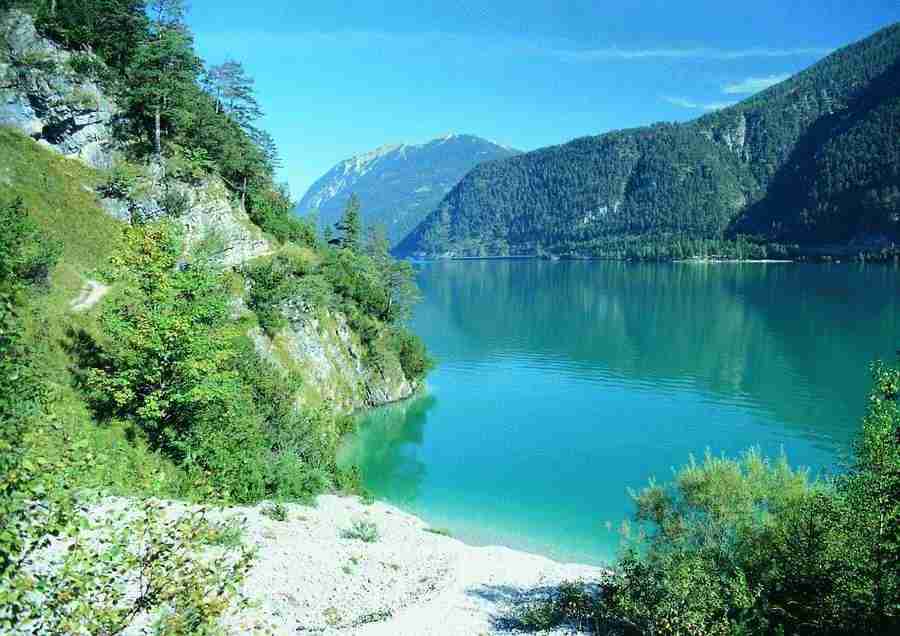 Mountains - BackArts ></a>
<script language=JavaScript> 
  var txt = 