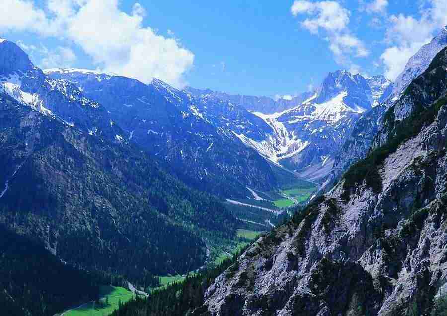 Mountains - BackArts ></a>
<script language=JavaScript> 
  var txt = 