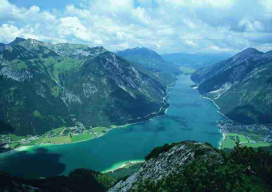 Mountains - BackArts ></a>
<script language=JavaScript> 
  var txt = 