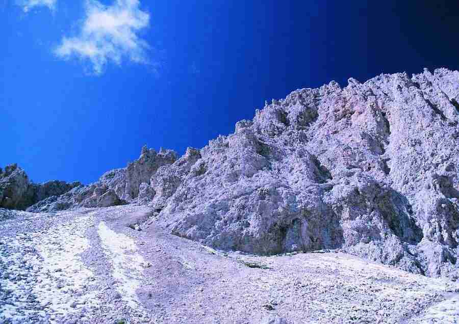 Mountains - BackArts ></a>
<script language=JavaScript> 
  var txt = 