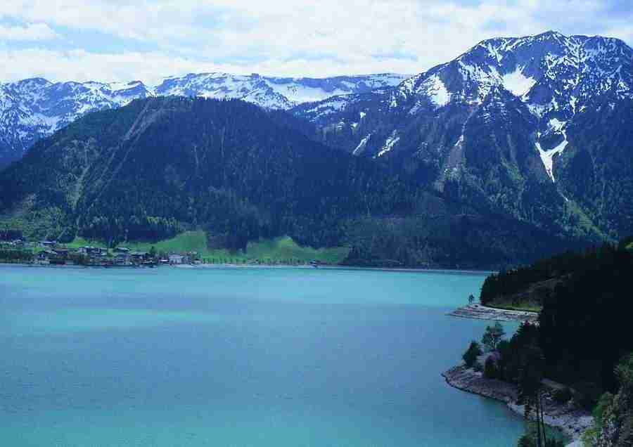 Mountains - BackArts ></a>
<script language=JavaScript> 
  var txt = 