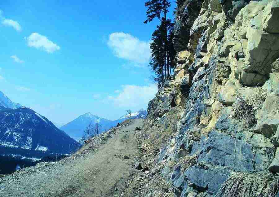 Mountains - BackArts ></a>
<script language=JavaScript> 
  var txt = 