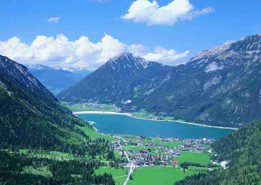 Mountains - BackArts ></a>
<script language=JavaScript> 
  var txt = 