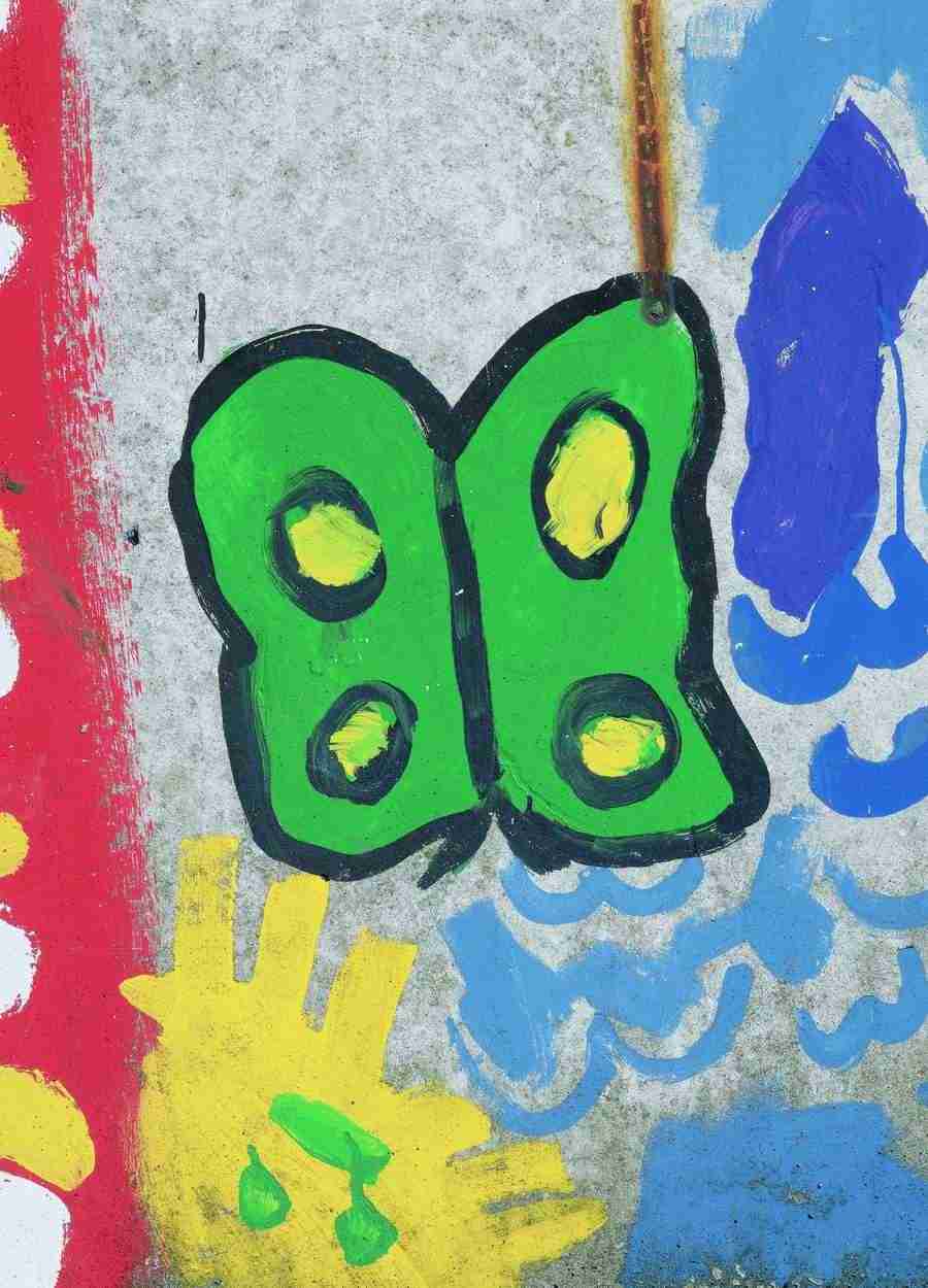 Sky, Grafitti and Fruits - BackArts ></a>
<script language=JavaScript> 
  var txt = 