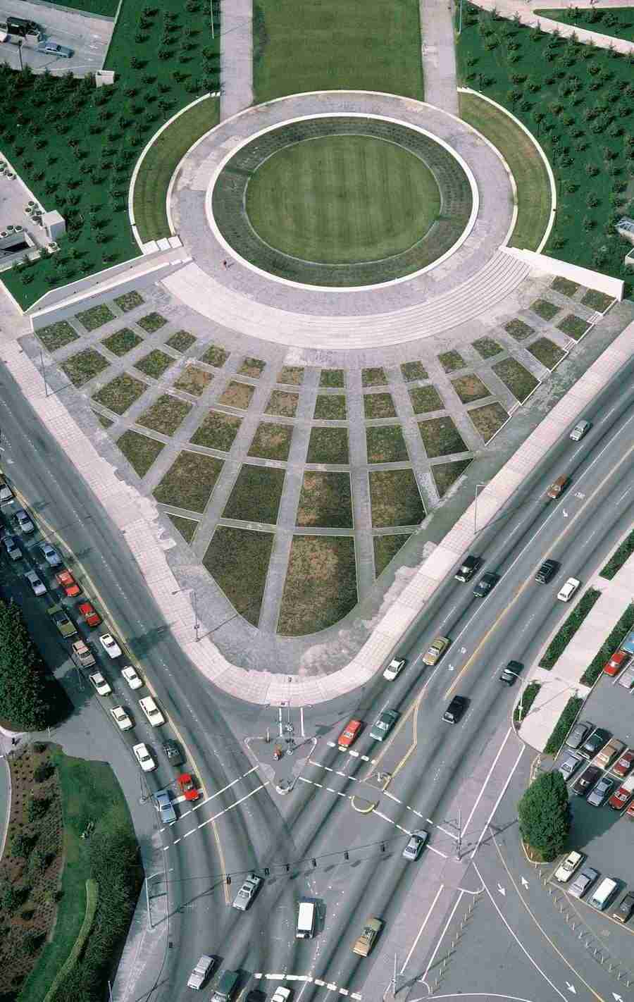 Aerials - Brand X Pictures ></a>
<script language=JavaScript> 
  var txt = 