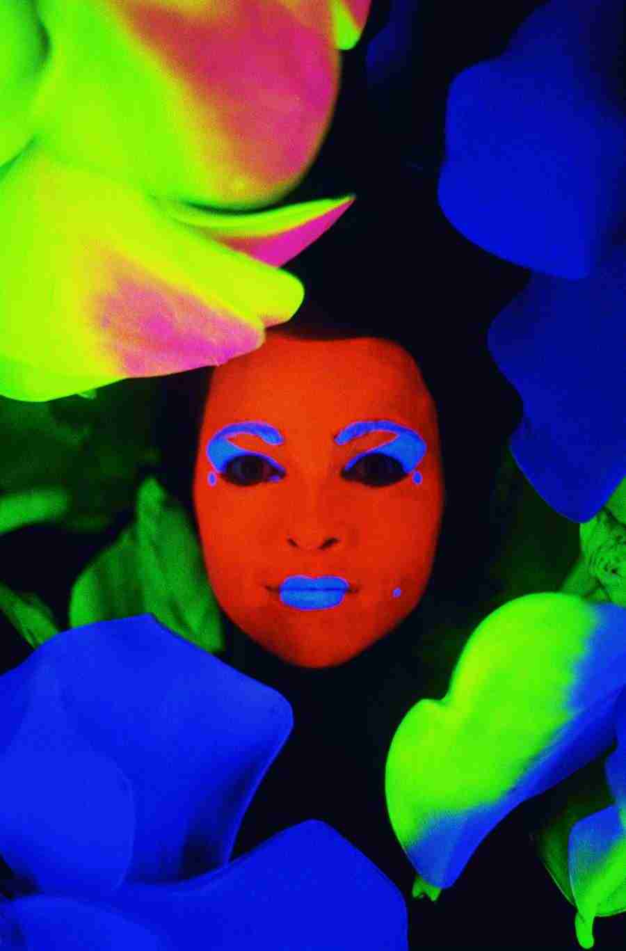 Glow - Brand X Pictures ></a>
<script language=JavaScript> 
  var txt = 