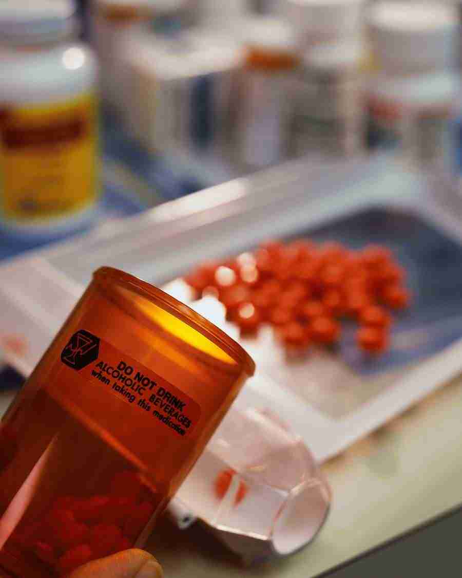 Doctors and Medicine - Corbis ></a>
<script language=JavaScript> 
  var txt = 