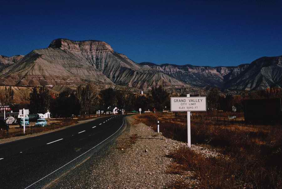Road 3 - Corbis Online ></a>
<script language=JavaScript> 
  var txt = 