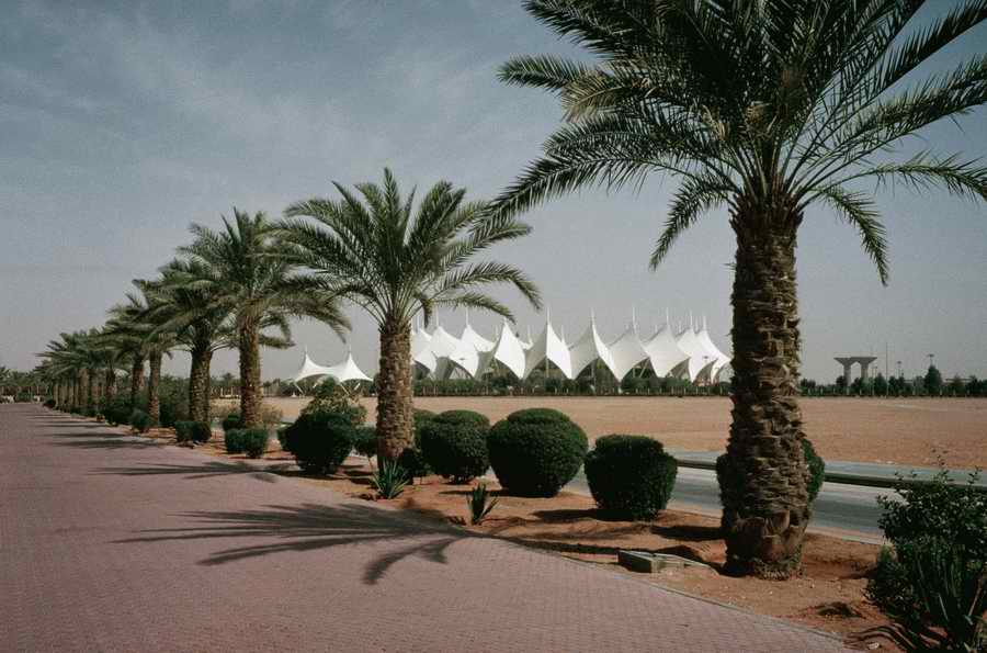 Road 3 - Corbis Online ></a>
<script language=JavaScript> 
  var txt = 