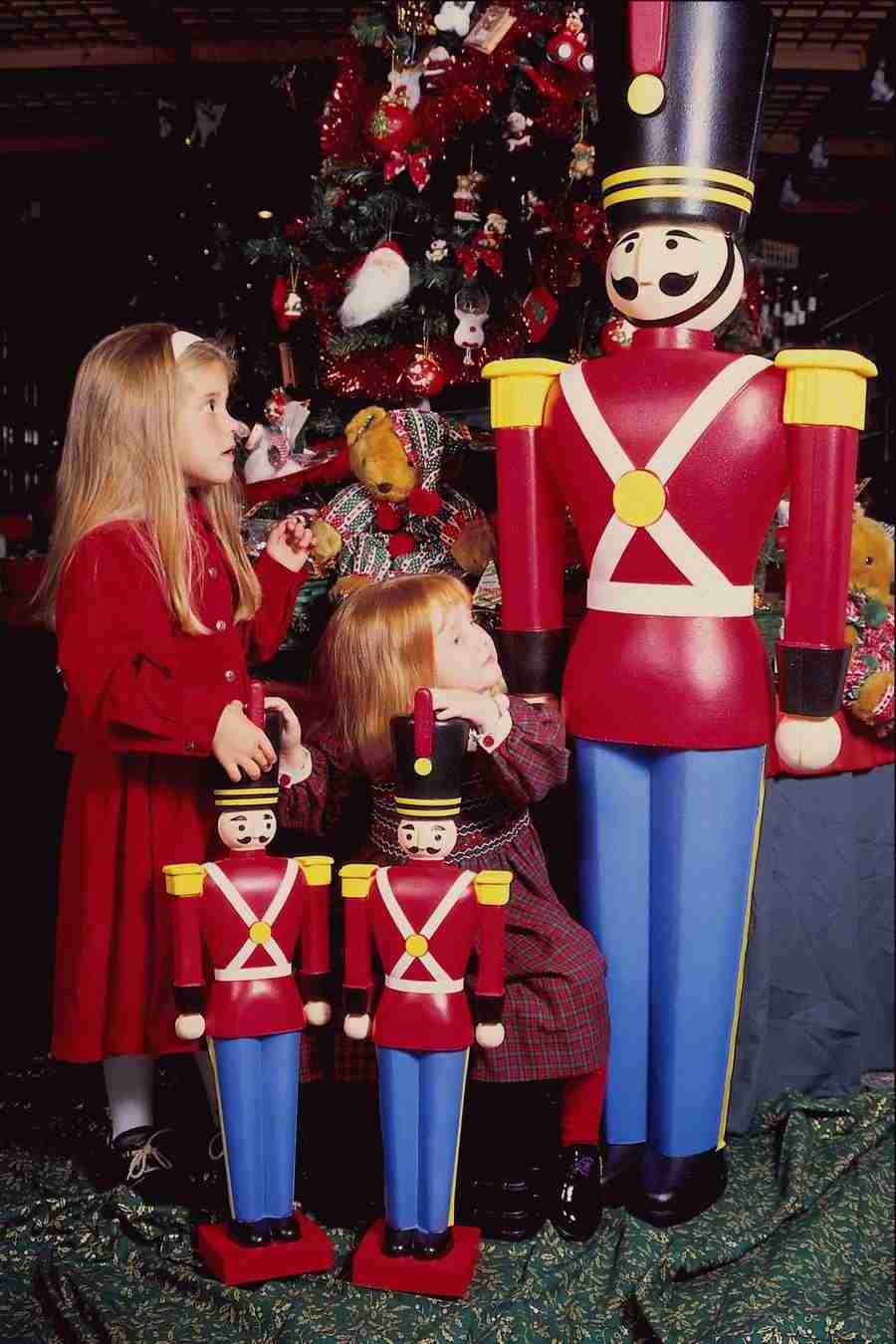 Christmas Celebration - Corel Professional Photos ></a>
<script language=JavaScript> 
  var txt = 