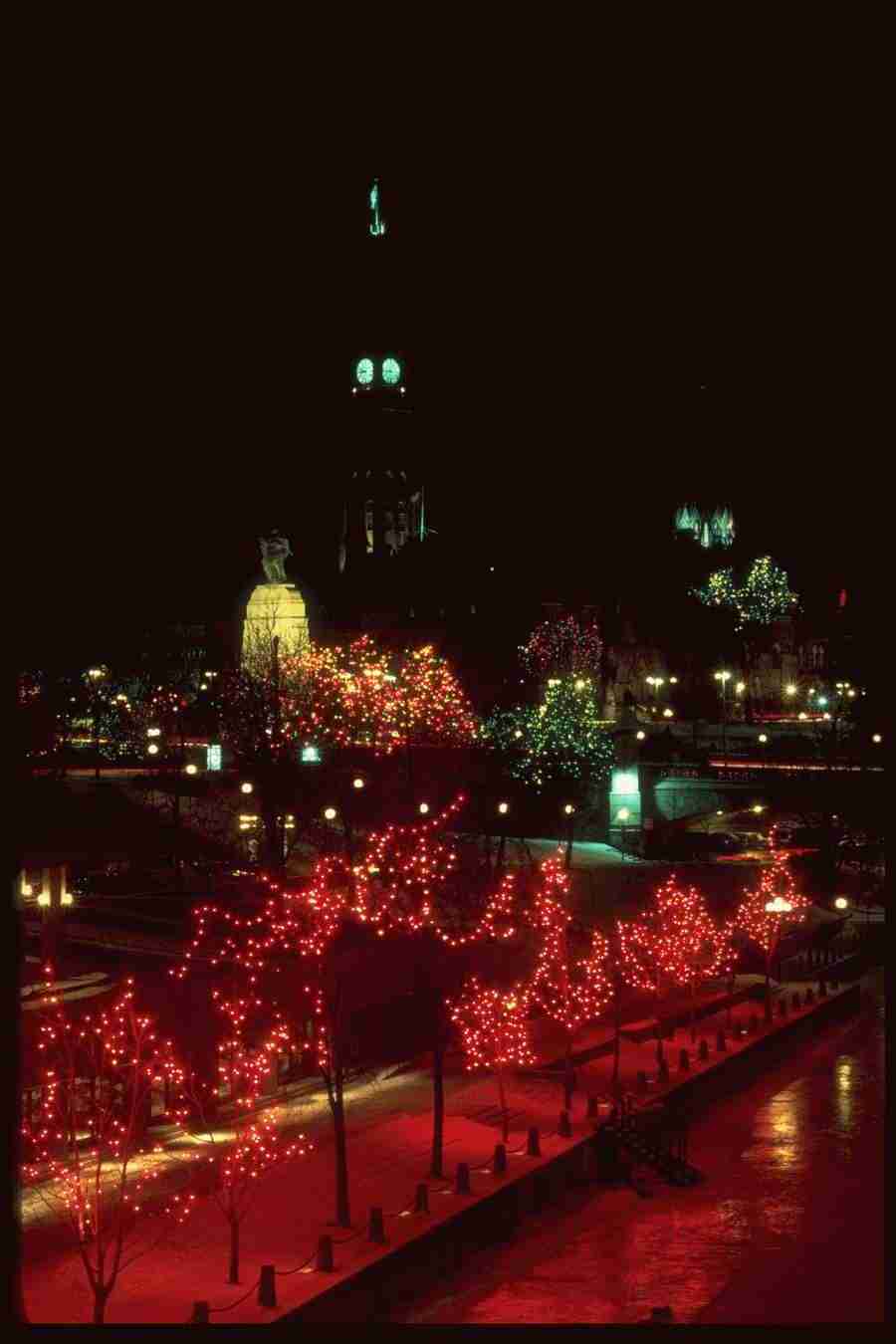 Christmas Celebration - Corel Professional Photos ></a>
<script language=JavaScript> 
  var txt = 