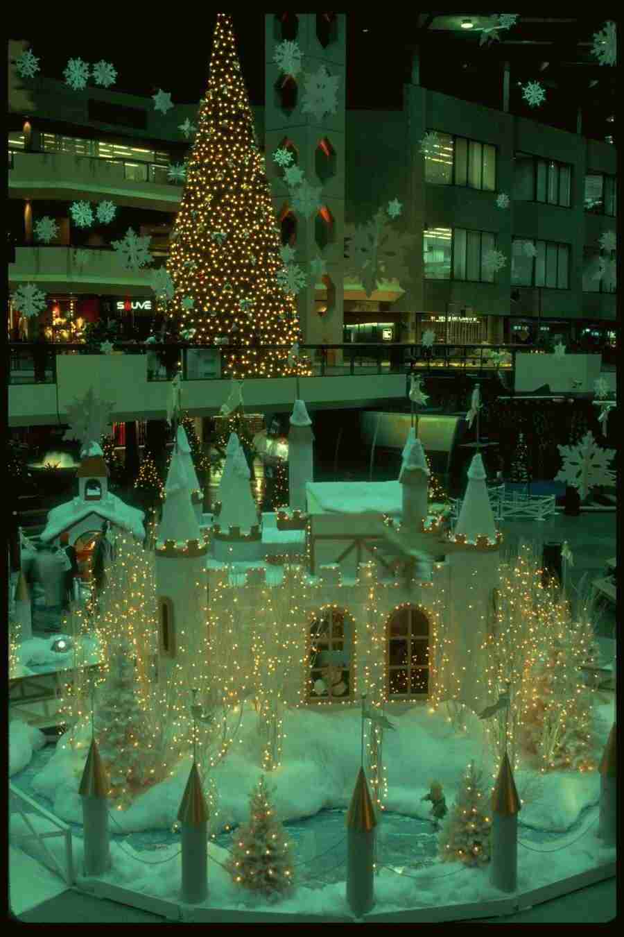 Christmas Celebration - Corel Professional Photos ></a>
<script language=JavaScript> 
  var txt = 
