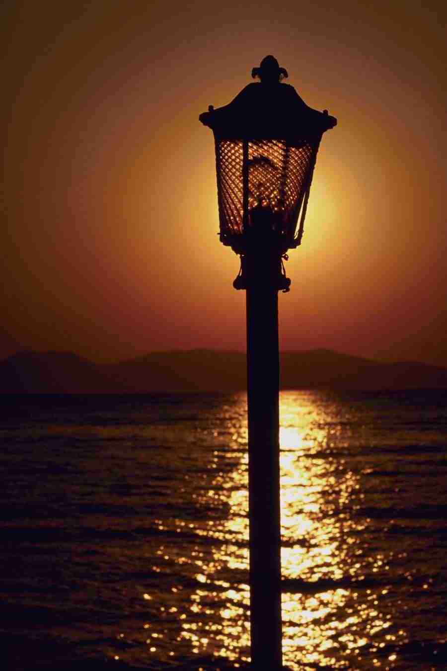 Evening Skies - Corel Professional Photos ></a>
<script language=JavaScript> 
  var txt = 