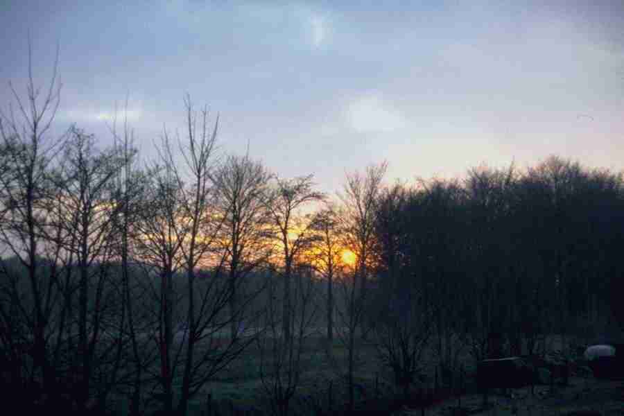Evening Skies - Corel Professional Photos ></a>
<script language=JavaScript> 
  var txt = 