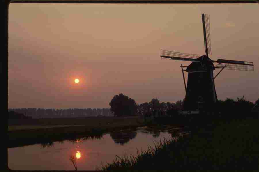 Holland - Corel Professional Photos ></a>
<script language=JavaScript> 
  var txt = 