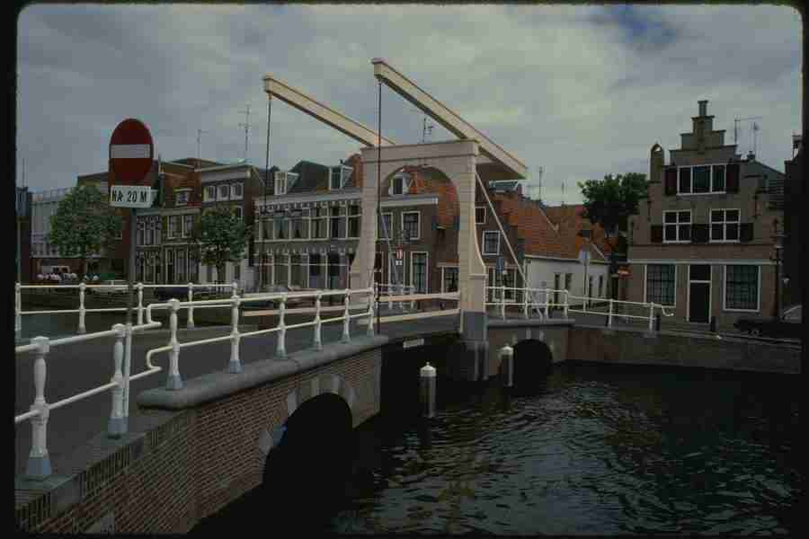 Holland - Corel Professional Photos ></a>
<script language=JavaScript> 
  var txt = 