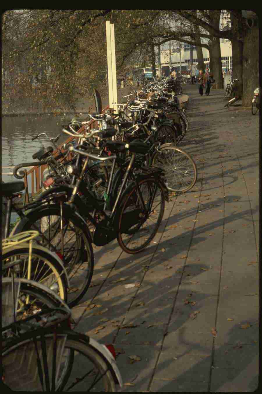 Holland - Corel Professional Photos ></a>
<script language=JavaScript> 
  var txt = 