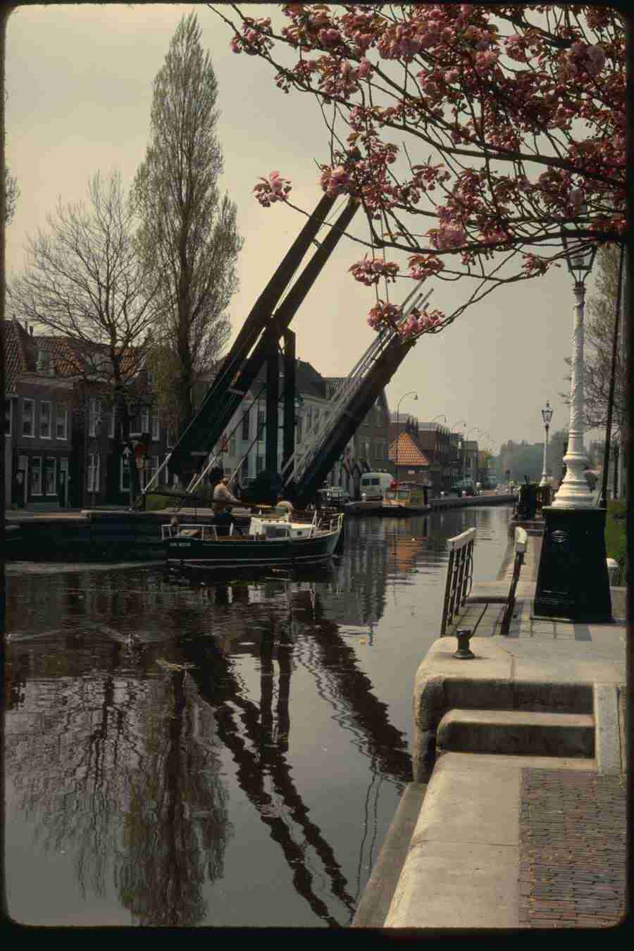 Holland - Corel Professional Photos ></a>
<script language=JavaScript> 
  var txt = 