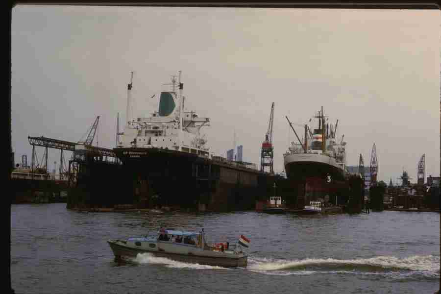 Holland - Corel Professional Photos ></a>
<script language=JavaScript> 
  var txt = 