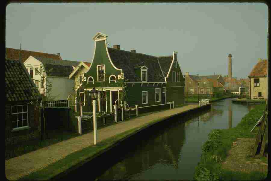 Holland - Corel Professional Photos ></a>
<script language=JavaScript> 
  var txt = 