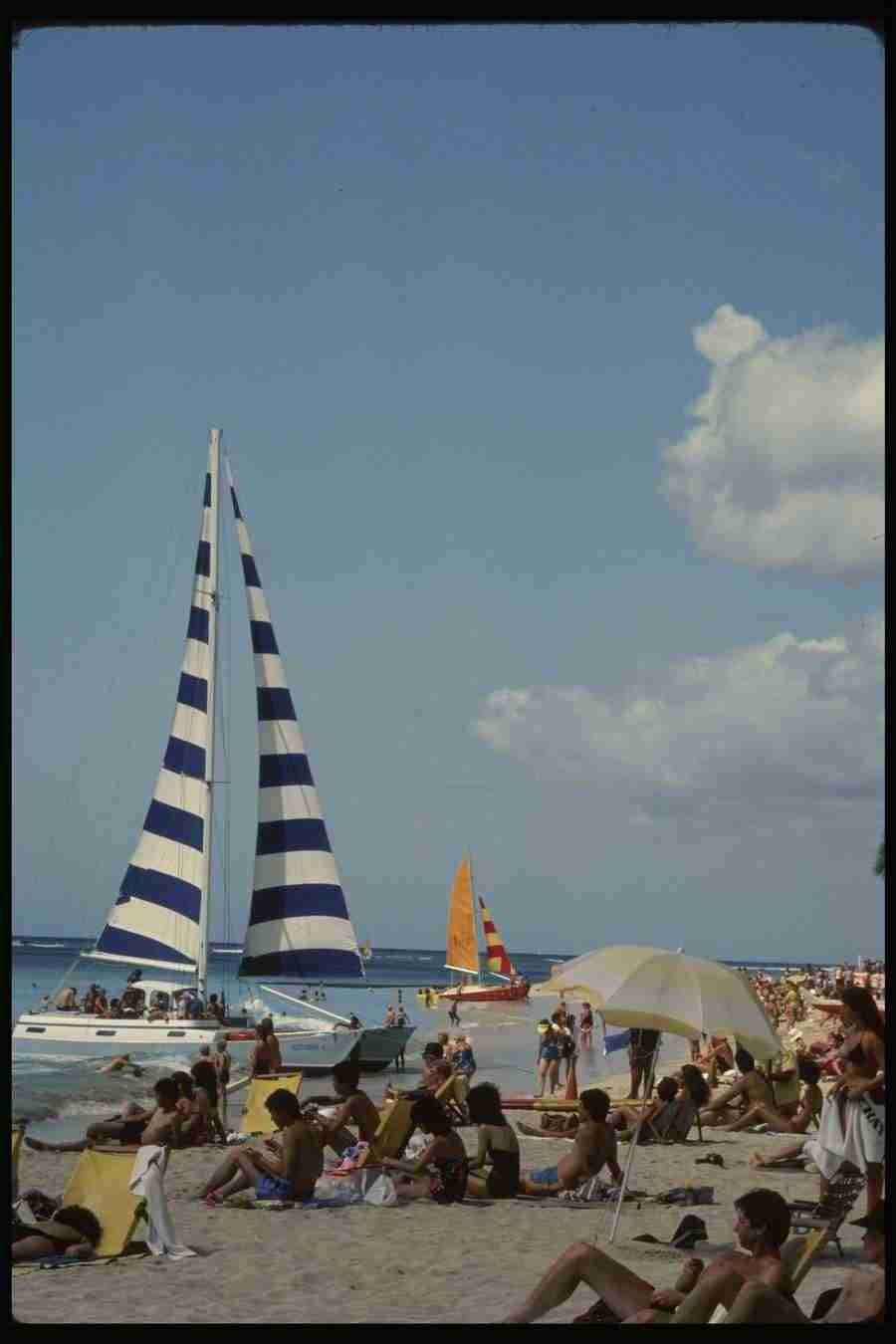 Hawaii - Corel Professional Photos ></a>
<script language=JavaScript> 
  var txt = 