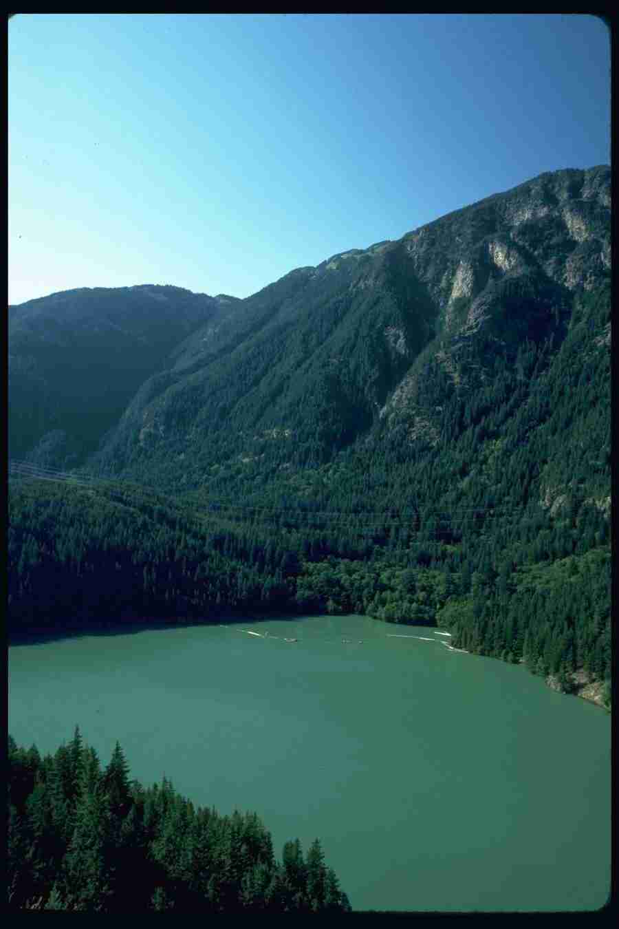 Lakes & Rivers - Corel Professional Photos ></a>
<script language=JavaScript> 
  var txt = 