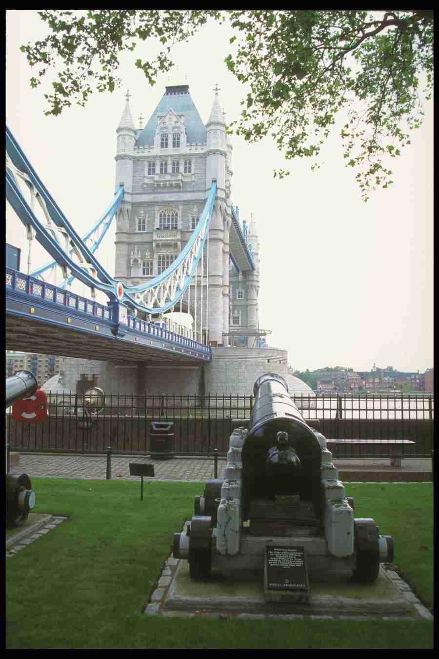 London England - Corel Professional Photos ></a>
<script language=JavaScript> 
  var txt = 