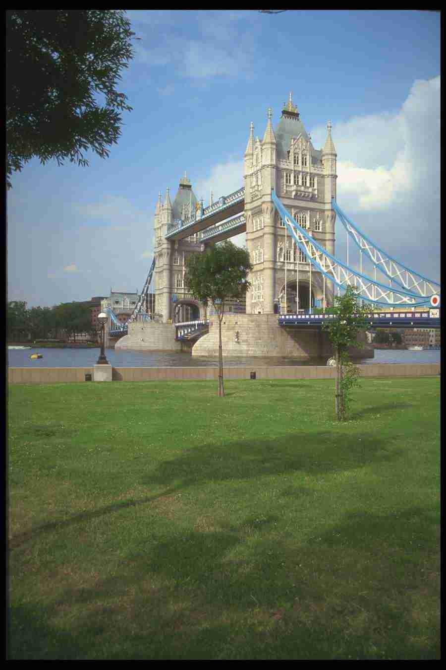 London England - Corel Professional Photos ></a>
<script language=JavaScript> 
  var txt = 