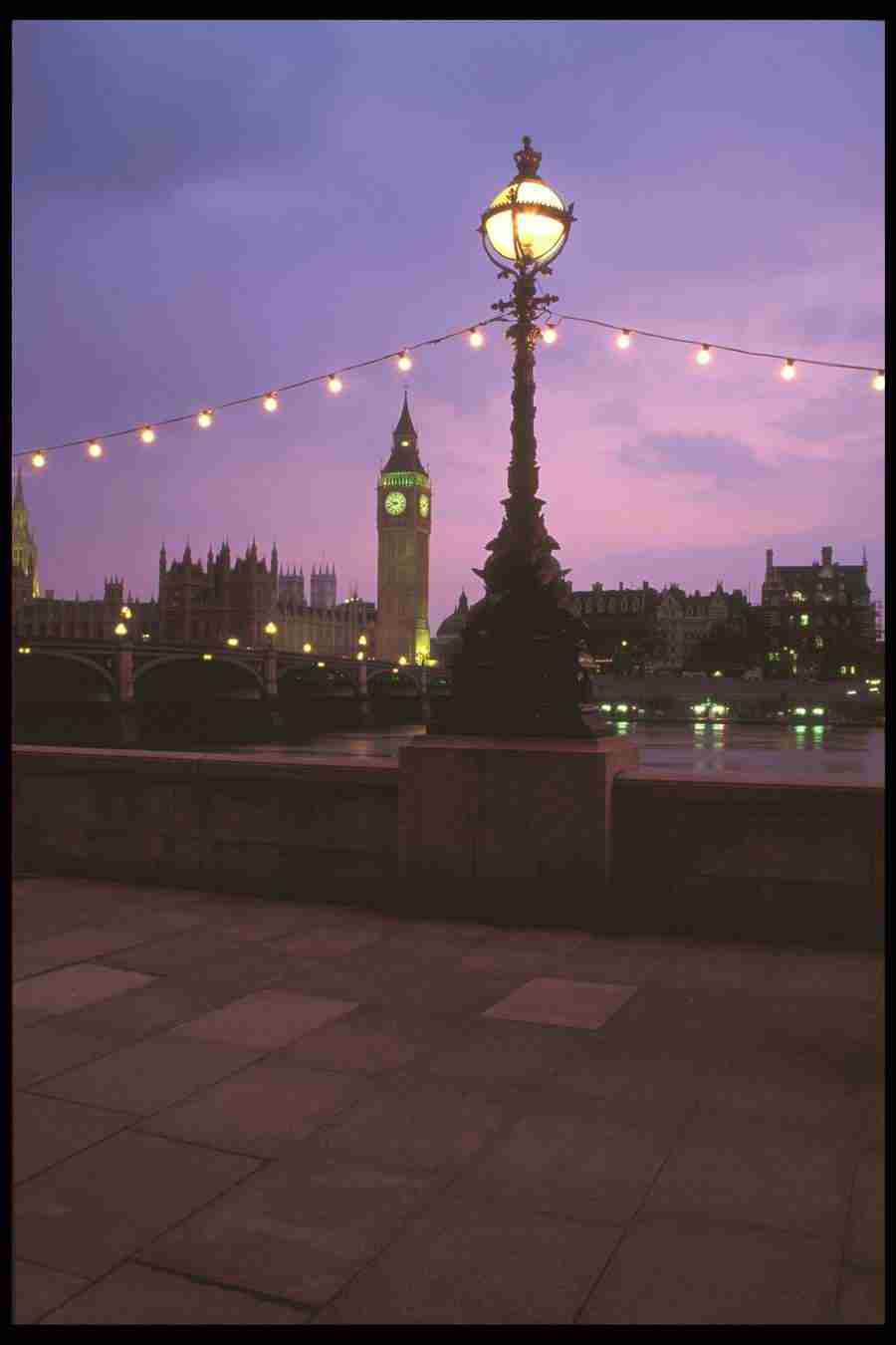 London England - Corel Professional Photos ></a>
<script language=JavaScript> 
  var txt = 