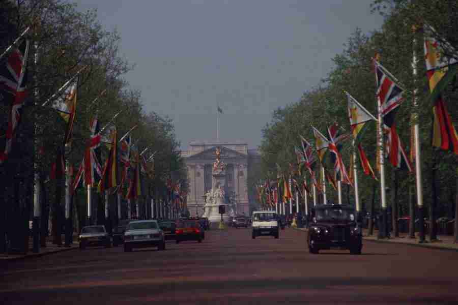 London England - Corel Professional Photos ></a>
<script language=JavaScript> 
  var txt = 