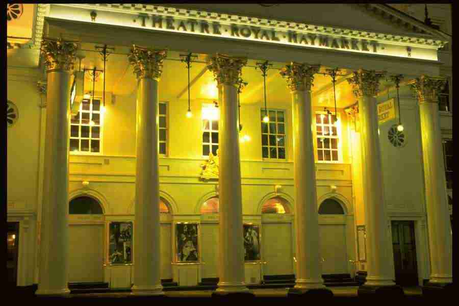 London England - Corel Professional Photos ></a>
<script language=JavaScript> 
  var txt = 