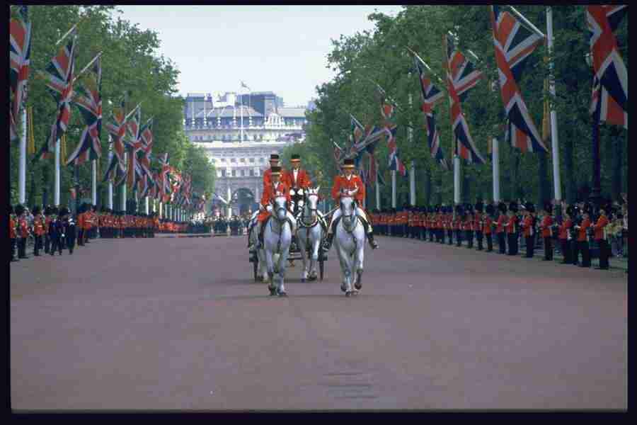 London England - Corel Professional Photos ></a>
<script language=JavaScript> 
  var txt = 