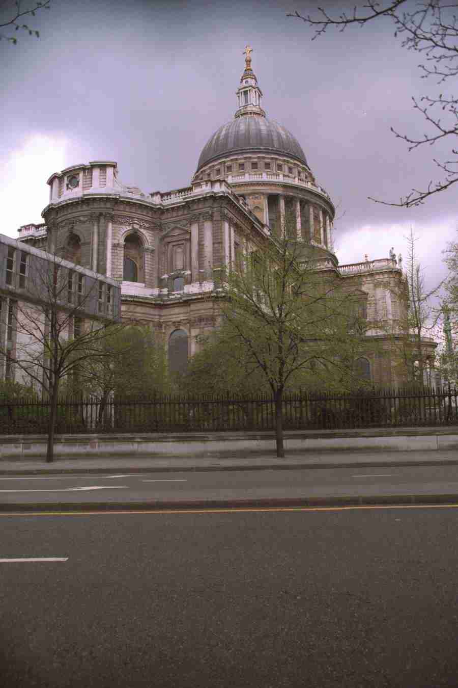 London England - Corel Professional Photos ></a>
<script language=JavaScript> 
  var txt = 