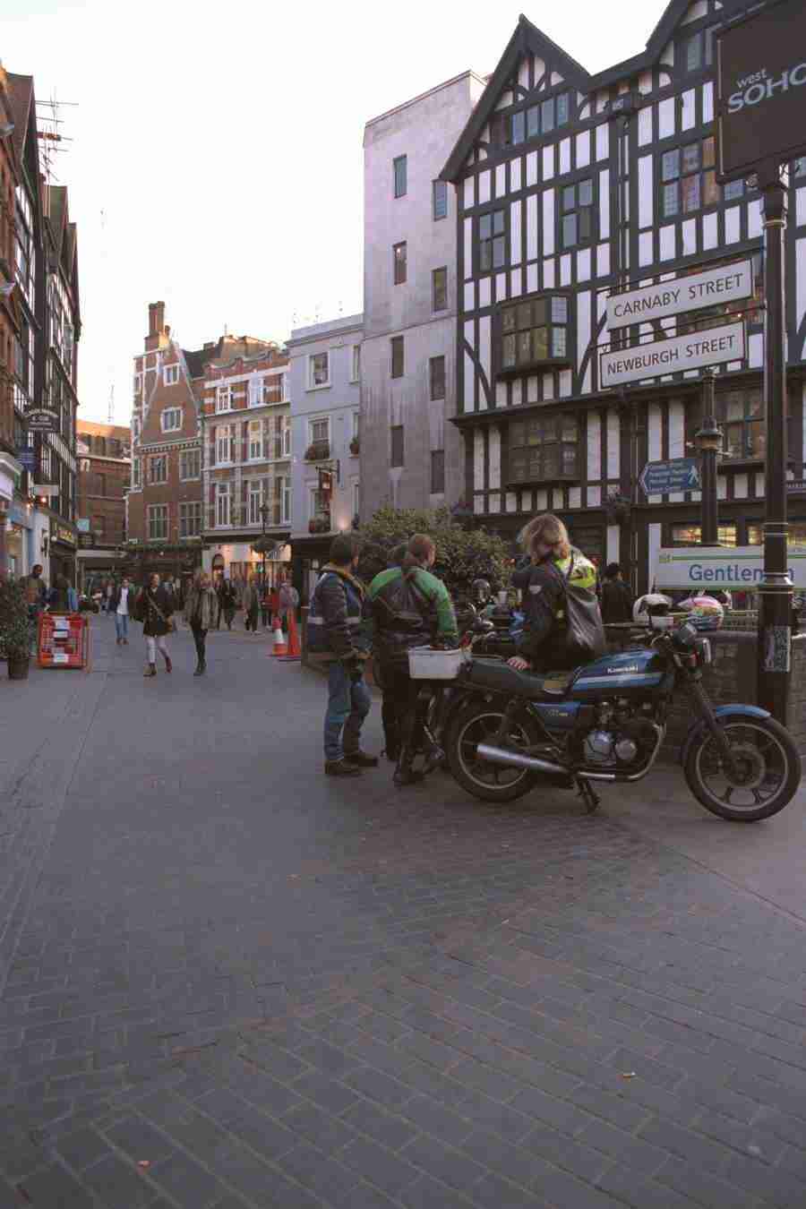 London England - Corel Professional Photos ></a>
<script language=JavaScript> 
  var txt = 