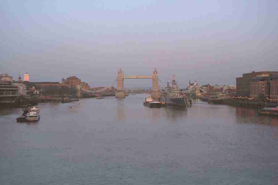 London England - Corel Professional Photos ></a>
<script language=JavaScript> 
  var txt = 