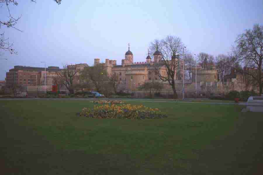 London England - Corel Professional Photos ></a>
<script language=JavaScript> 
  var txt = 