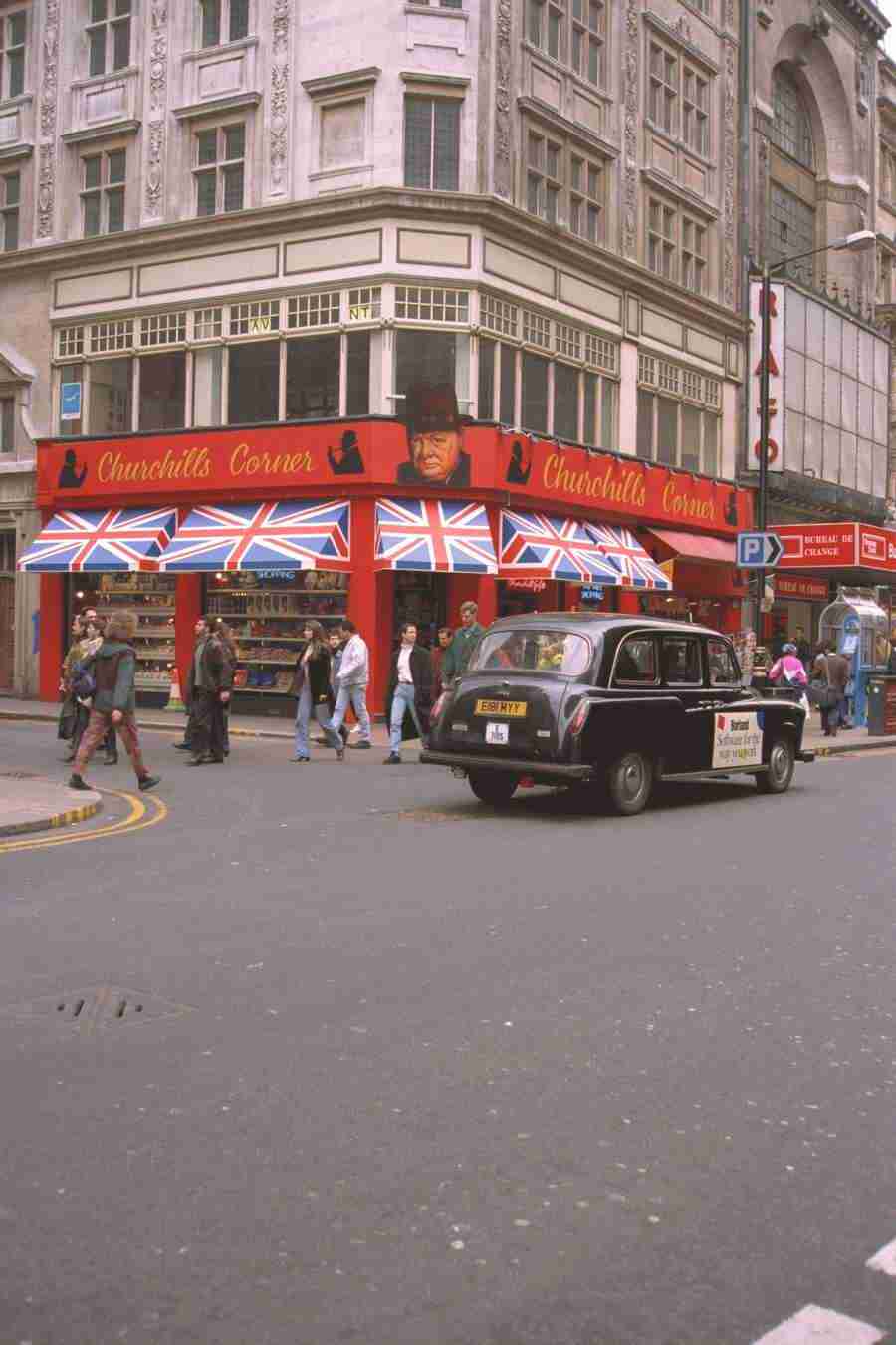 London England - Corel Professional Photos ></a>
<script language=JavaScript> 
  var txt = 