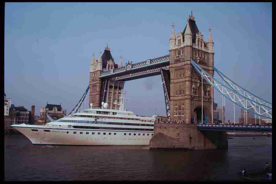 London England - Corel Professional Photos ></a>
<script language=JavaScript> 
  var txt = 