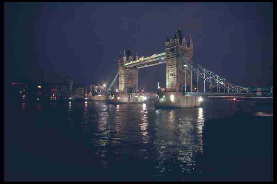 London England - Corel Professional Photos ></a>
<script language=JavaScript> 
  var txt = 