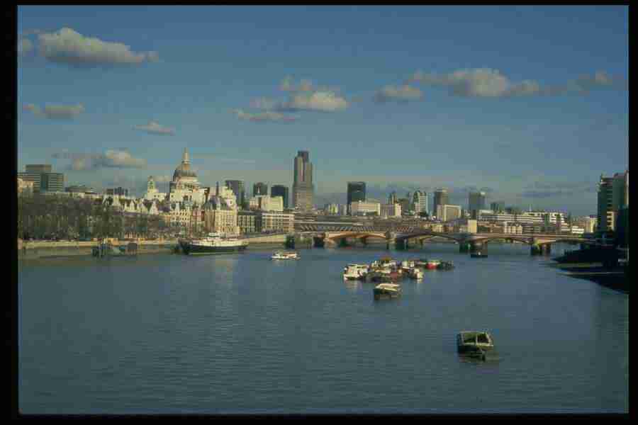 London England - Corel Professional Photos ></a>
<script language=JavaScript> 
  var txt = 