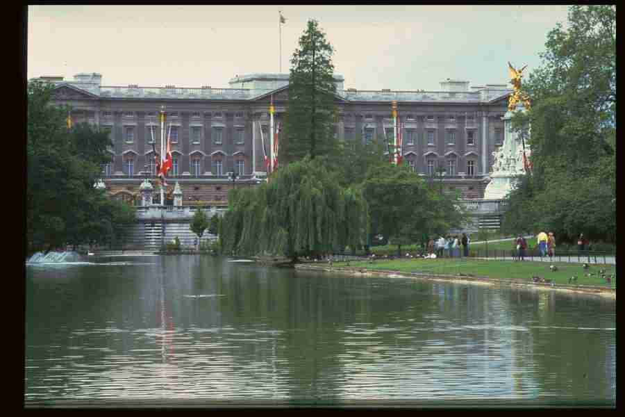 London England - Corel Professional Photos ></a>
<script language=JavaScript> 
  var txt = 