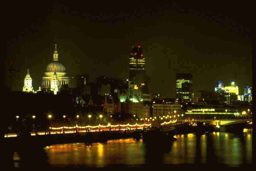 London England - Corel Professional Photos ></a>
<script language=JavaScript> 
  var txt = 
