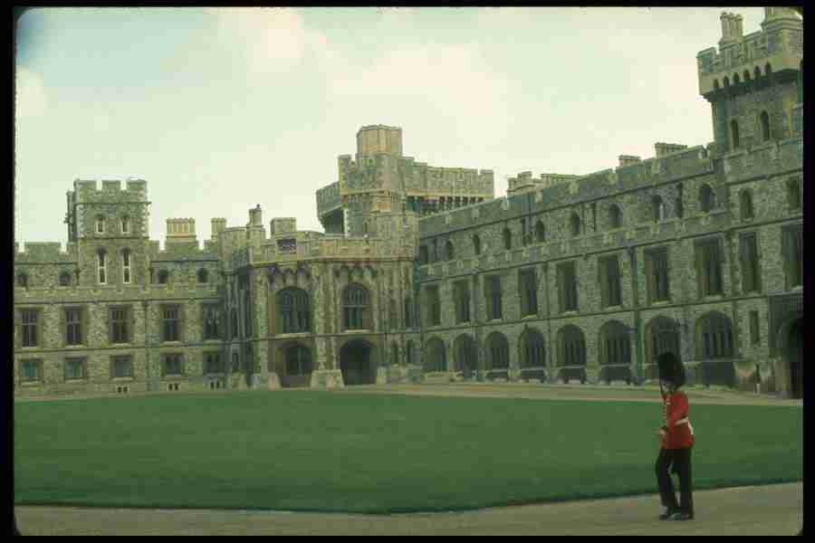 London England - Corel Professional Photos ></a>
<script language=JavaScript> 
  var txt = 