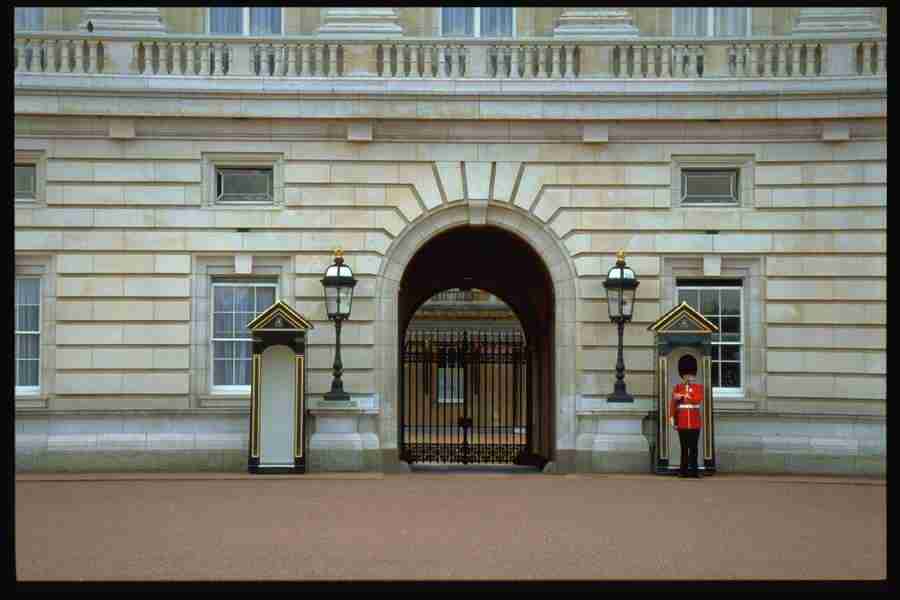 London England - Corel Professional Photos ></a>
<script language=JavaScript> 
  var txt = 