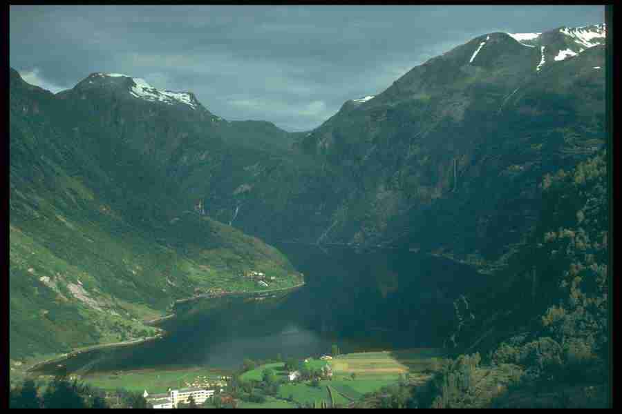 Landscape Of The World - Corel Professional Photos ></a>
<script language=JavaScript> 
  var txt = 