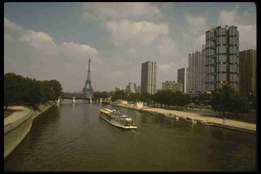 Paris - Corel Professional Photos ></a>
<script language=JavaScript> 
  var txt = 