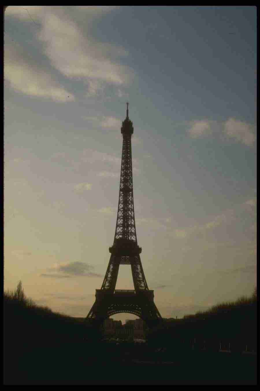 Paris - Corel Professional Photos ></a>
<script language=JavaScript> 
  var txt = 
