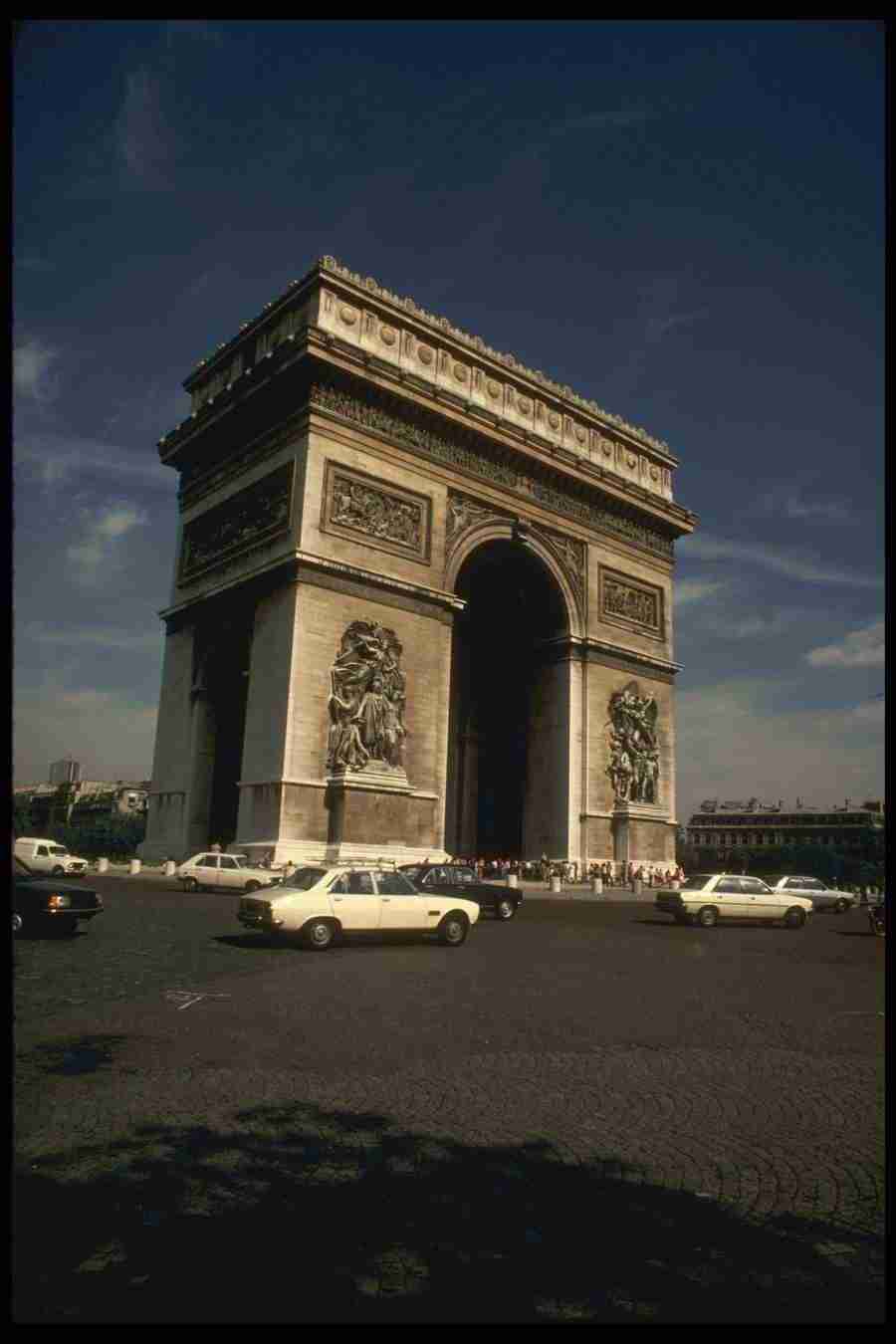 Paris - Corel Professional Photos ></a>
<script language=JavaScript> 
  var txt = 