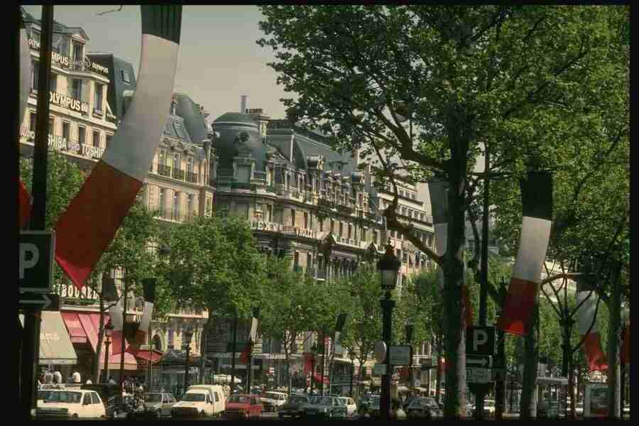 Paris - Corel Professional Photos ></a>
<script language=JavaScript> 
  var txt = 